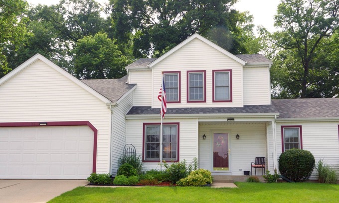 South Bend Casa | Acogedor refugio cerca de ND - ¡Escapada de 4 dormitorios!