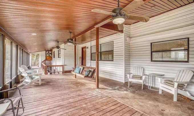 North Northwest Pensacola Cabaña | Cozy Hencye 3 Near Uwf, Hospital & Pensacola Beach