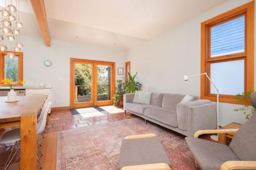 Riley Park Apartamento | Cozy Heritage Home Near Main St