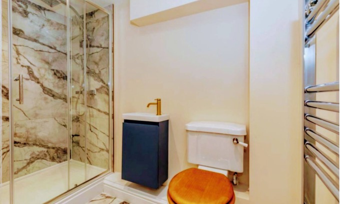 Aylesbury Casa | Cozy , hidden little gem!