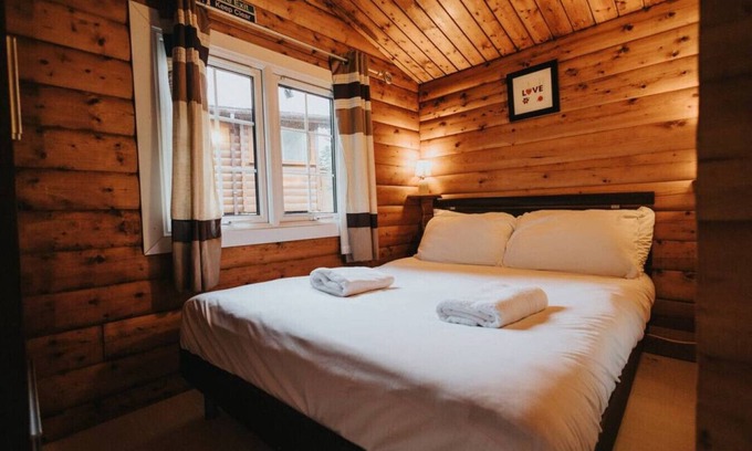 Bronaber Cabina | Cozy Hideway in Rural Mid Wales