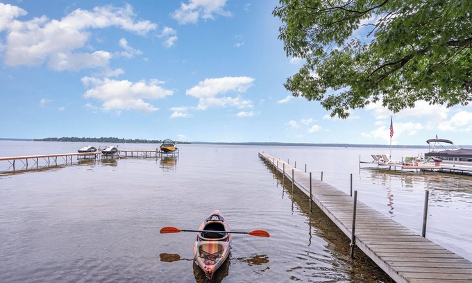Higgins Lake Cabaña | Cozy Higgins Lake Cottage- Relax- Kayak- Fire Pit- BBQ- Steps from the Lake!