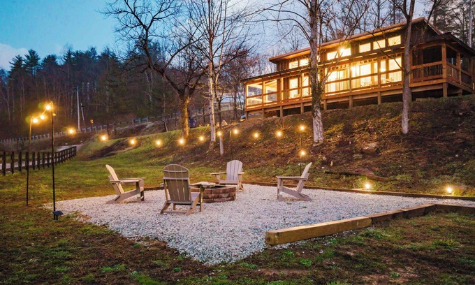 Campton Cabina | Cozy hiker’s retreat with relaxing hot tub.