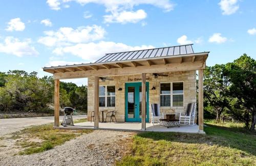 Dripping Springs Casa | Cozy Hill Country Cottage Rental for Romantic Weekend Getaways from Austin