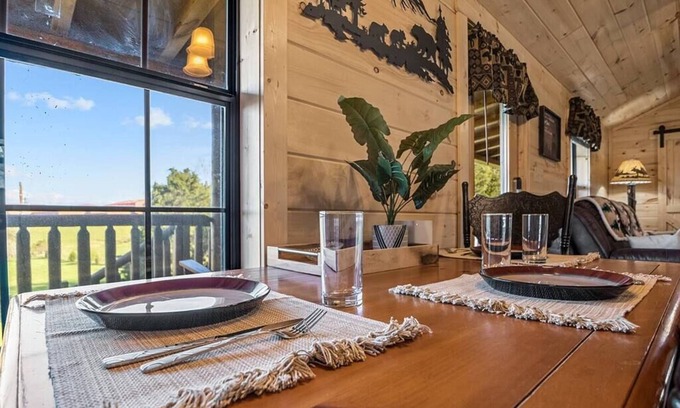 Charlotte Cabina | Cozy Hillside Cabin 2/1 Peaceful