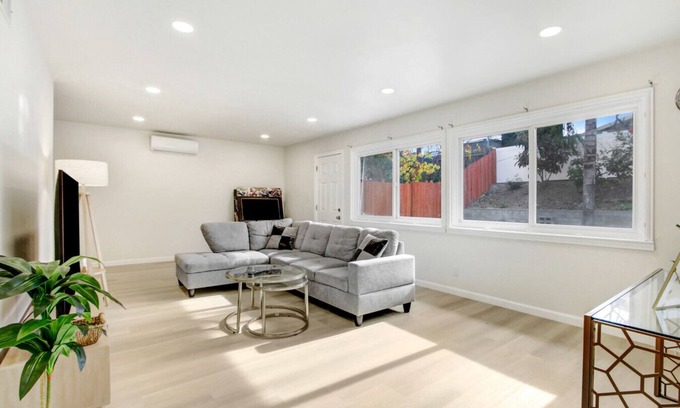 Rowland Heights Casa | Cozy Hillside Hideaway