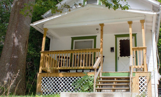 Elizabeth Park Valley Casa | Cozy Hillside home, designed for both comfort and durability. Pets Welcome