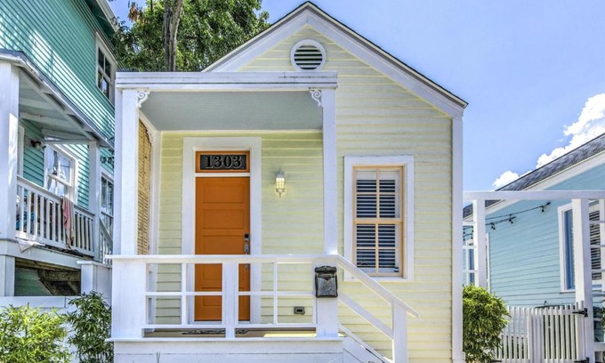 San Jacinto Casa | Cozy Historic Beach Cottage I