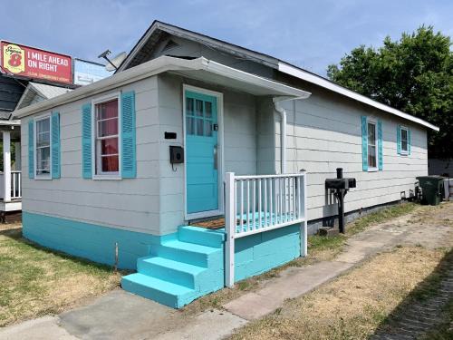 Willoughby Spit Casa | Cozy Historic Beach House in Ocean View cottage