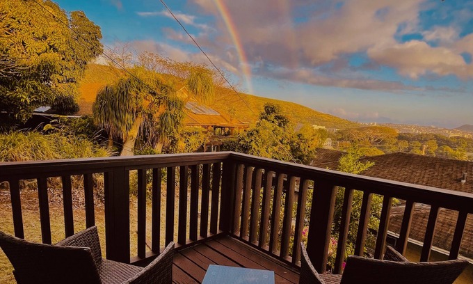Manoa Casa | Cozy historic home in Manoa Valley, view of Diamond Head, walk to UH