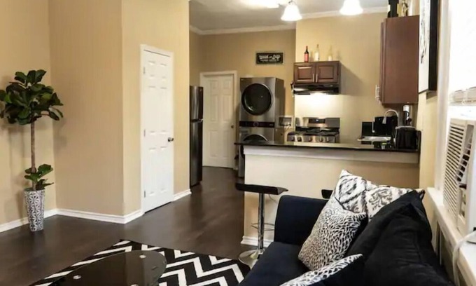 Saint Claude Casa | Cozy Historic Home with a Contemporary Twist