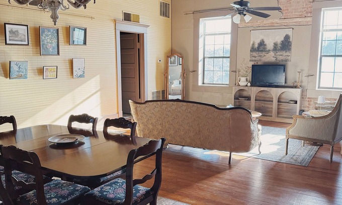 Lorena Casa | Cozy Historic Stay with Antique Charm in Old Town Lorena, off I35 and near Waco