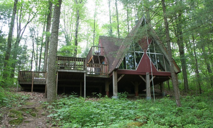 Rockbridge Cabaña | Cozy Hocking Hills cottage on a private lake with a hot tub!