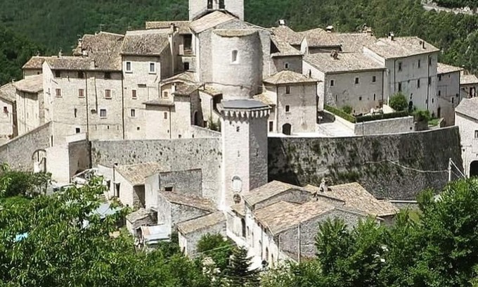 Vallo di Nera Apartamento | Cozy Holiday Home, 2 double rooms Mountain Views in Medieval Village