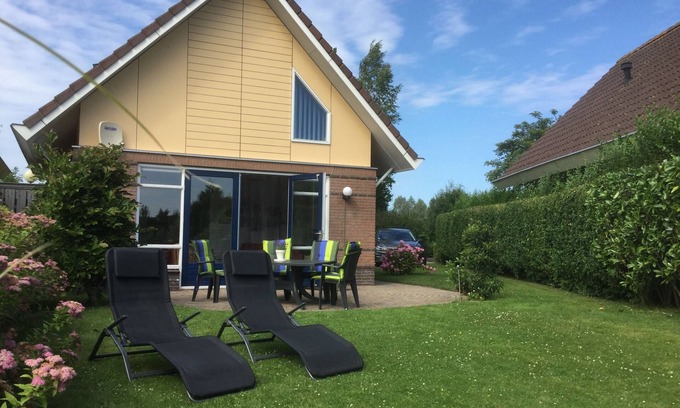Medemblik Casa | Acogedora casa de vacaciones en Medemblik en el IJsselmeer con Wi-Fi y muelle.