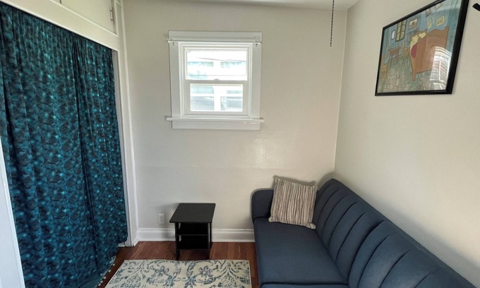 The Southampton Casa | Cozy Home 3-bedroom house with WiFi, AC in delightful St. Louis