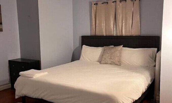 Orange Casa | Cozy Home 40 mins from NYC Newark Airport 25min
