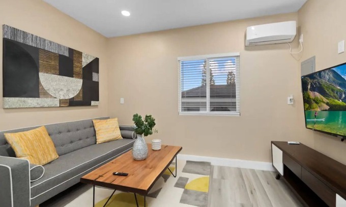 Altadena Casa | Cozy Home|6 Min to Beach|30 Days Minimum
