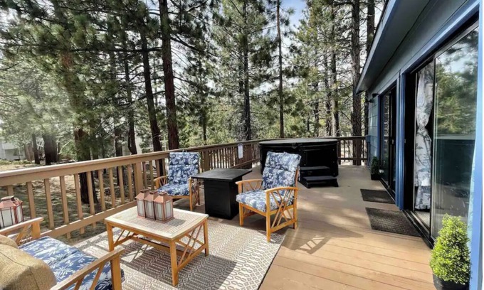 Upper Kingsbury Casa | Cozy Home at Heavenly Ski Resoirt + 5 min to CasinosPrivate Hot Tub/Pet Friendly