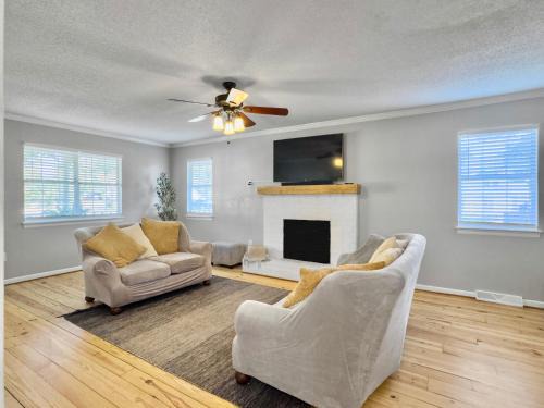 North Charleston Casa | Cozy Home Away From Home - Pet-friendly, King bed