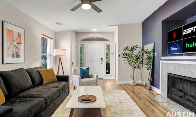 Olympic Heights Casa | Cozy Home away from Home, Quiet Office, King Bed