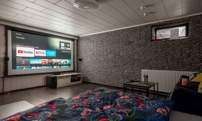 Niederzwehren Apartamento | Cozy home cinema | PS4 & Netflix