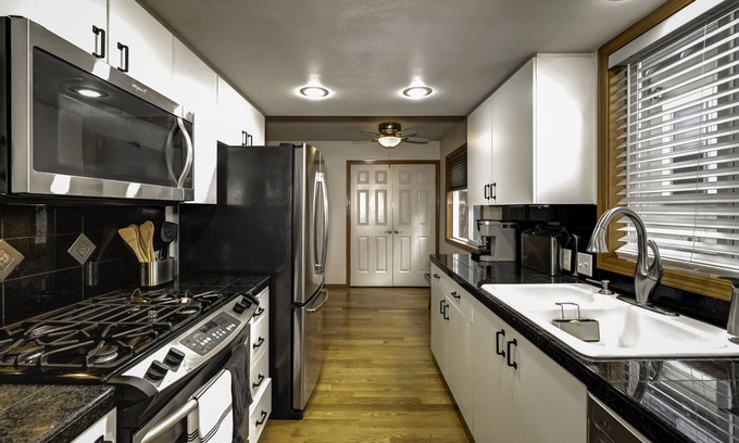 Richmond Casa | Cozy home close to Hawthorne-Division Districts