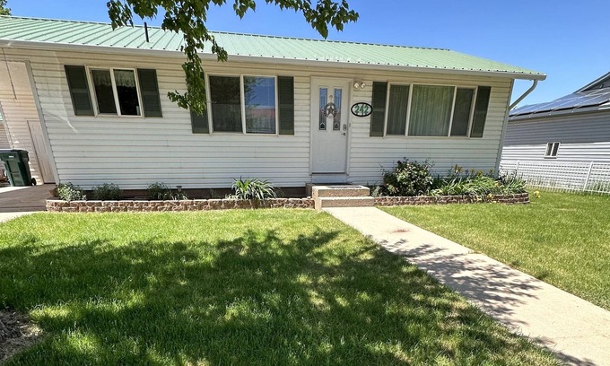 Parowan Casa | Cozy home close to I-15, Quiet neighborhood. Central location to visit parks