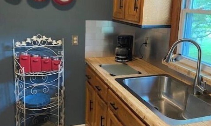 Lenoir Casa | Cozy home conveniently located within city limits…Greenway across street!