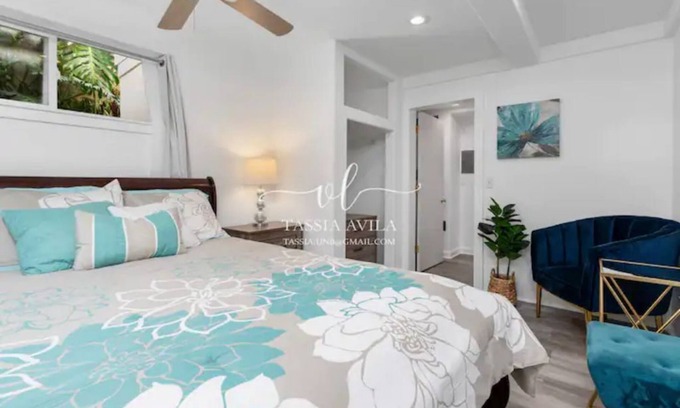 Liliha - Kapalama Casa | Cozy Home Downtown, 2 Bed 1 Bath - Free Parking