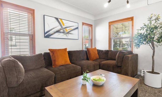 Lincoln Park Casa | Cozy Home Fenced Yard Pets Welcome Great Location