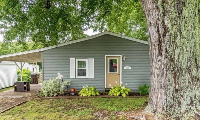 Bellevue Casa | Cozy Home in a Quiet Neighborhood.