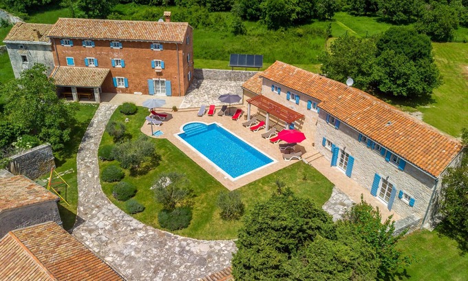 Orihi Casa | Acogedora casa en Barban con sauna