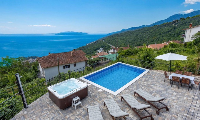 Bregi Casa | Hermosa casa en Bregi con cocina
