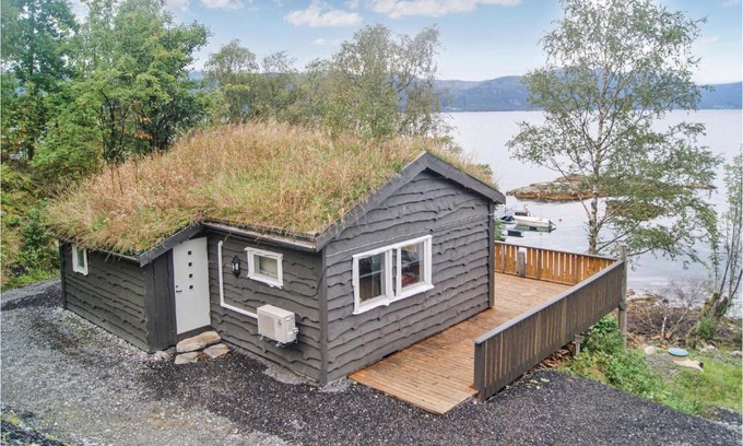 Brekke Casa | Cozy Home In Brekke With Wifi