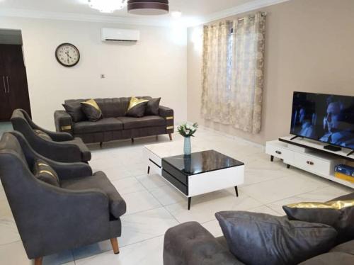 Santeo Casa | Cozy home in East Legon Hills