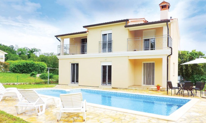 Topid Casa | Acogedora casa en Labin con WiFi