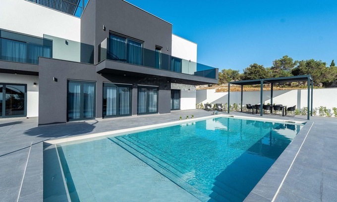 Jakisnica Casa | Acogedora casa en Lun con sauna