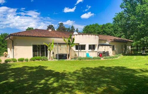 Sarliac-sur-l'Isle Casa | Cozy Home In Sarliac With Wifi