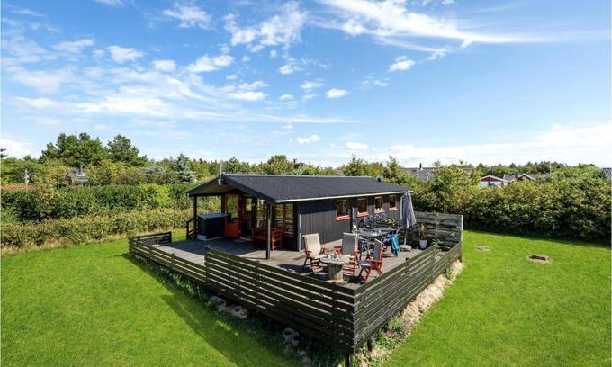 Skjern Casa | Cozy Home In Skjern With Kitchen