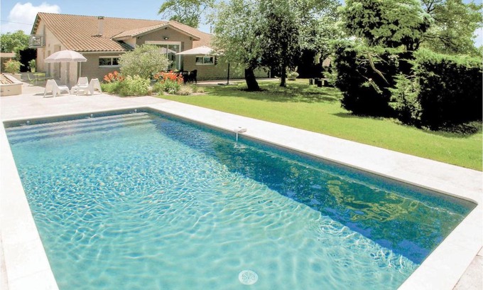 Saint-Aubin-de-Cadelech Casa | Cozy Home In Staubin De Cadeleche