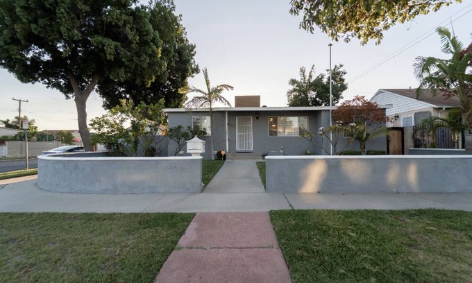 Norwalk Casa | Cozy Home Located Near LA and OC’s Best Attractions.