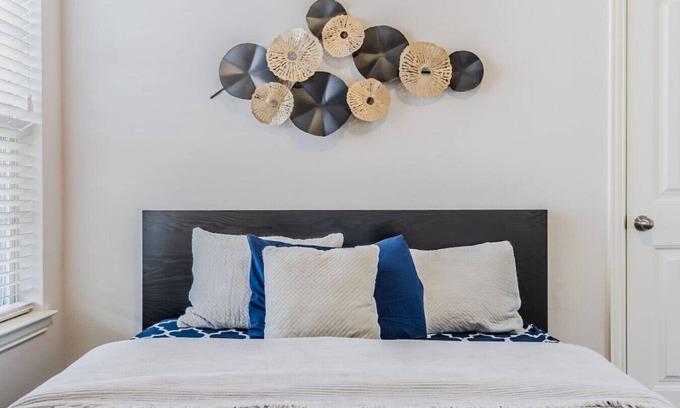 The Colony Apartamento | Cozy Home Luxury Corporate Housing