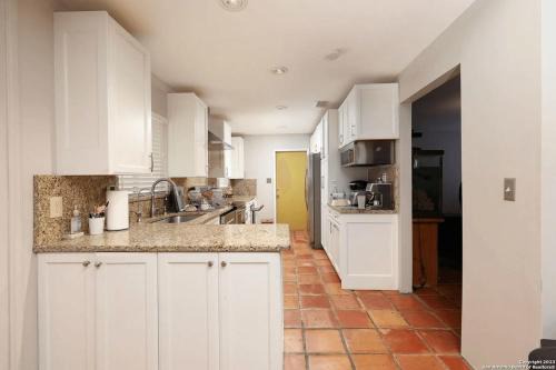 North San Antonio - SAT Casa | Cozy Home Near Airport,fast EV Charger & Theater