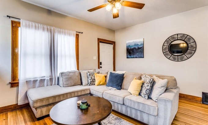 Wichita Casa | Cozy Home Near Wesley Hospital! Travel Nurse Oasis