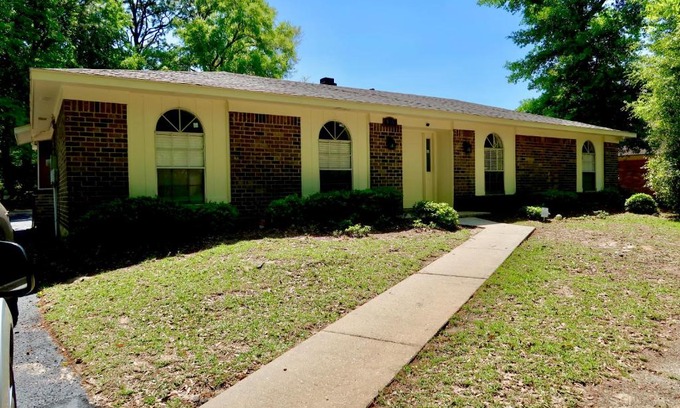 Mobile Casa | Cozy Home nestled in quite West Mobile Alabama