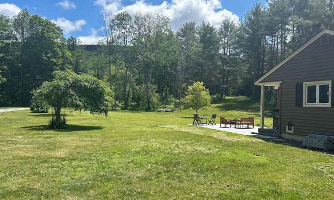 West Stockbridge Casa | Cozy Home on 17 acres in W Stockbridge. Close to the Pike, Slopes, Tanglewood