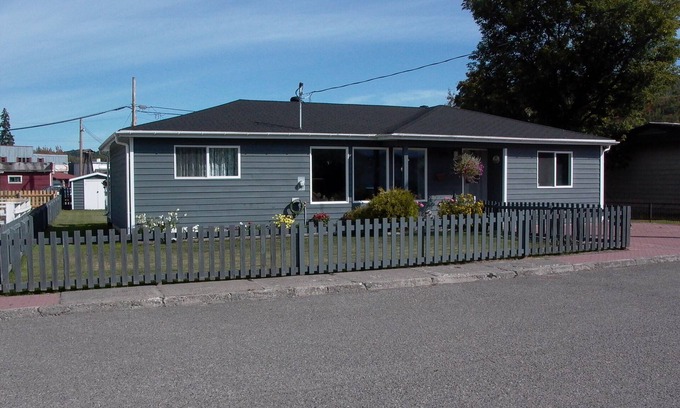 Hazelton Casa | Cozy home on Clifford Street Old Hazelton