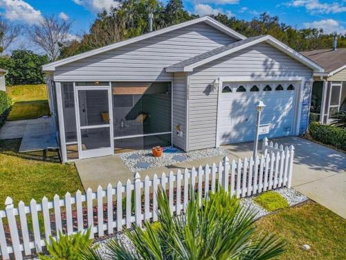 The Villages Casa | Cozy home, Right Next Door to Lake Sumter Square!