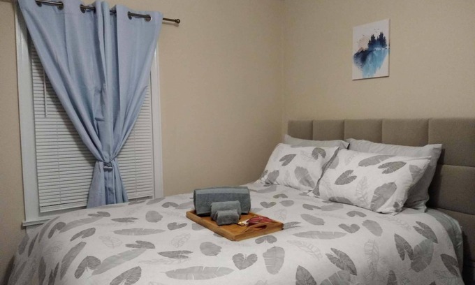 Forest Park Casa | Acogedora casa con wifi, Netflix, desayuno, cerca del aeropuerto